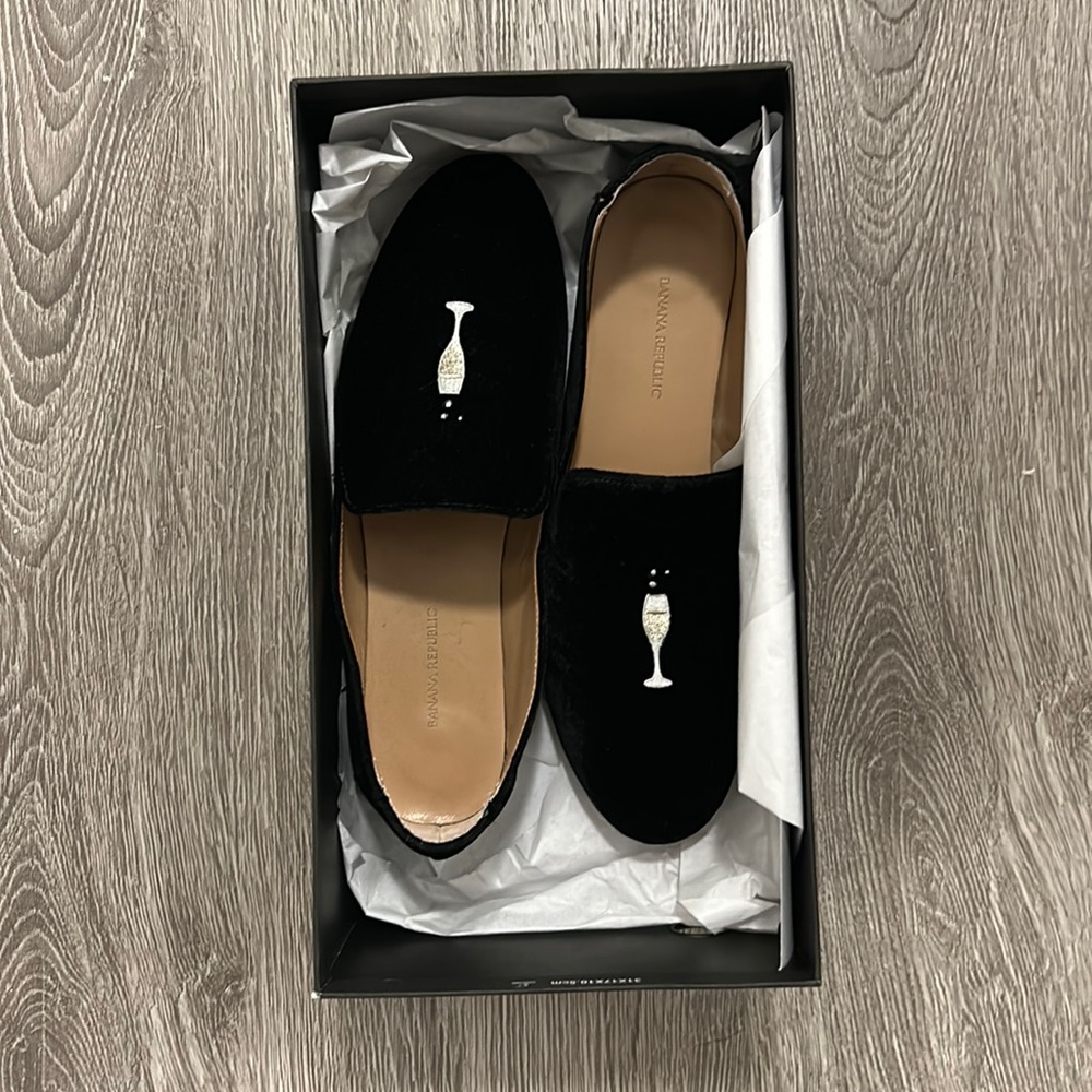 Demi smoking shoe